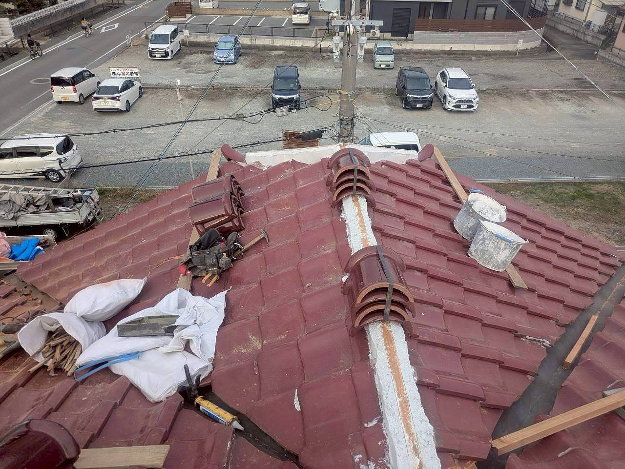 加古川市　丸瓦を設置していきます